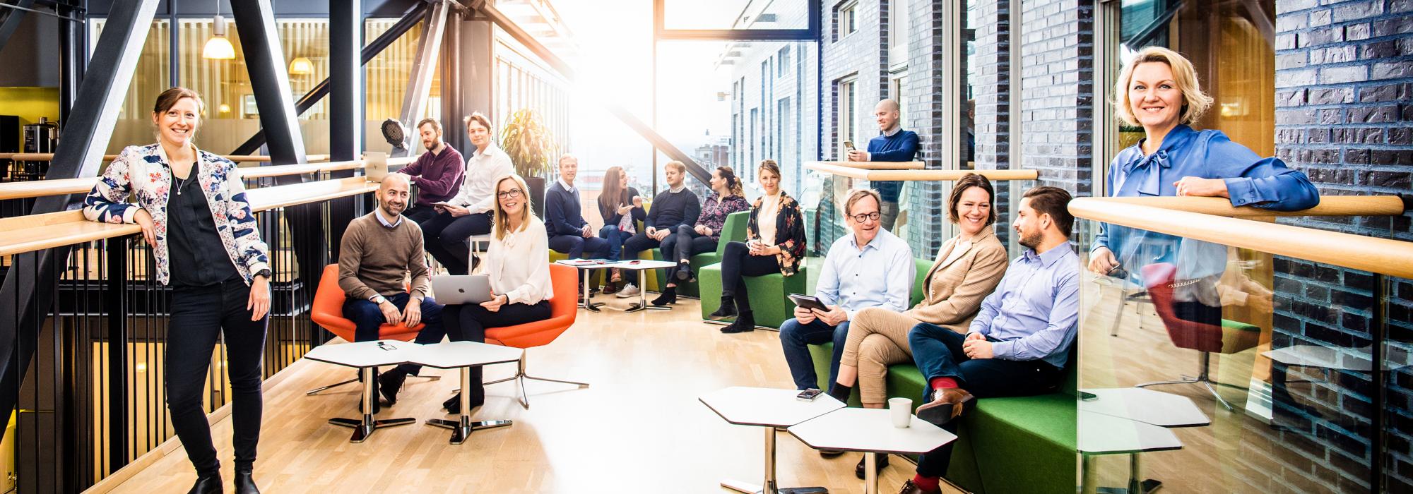 Group photo av all coworkers at Invest in Skåne AB