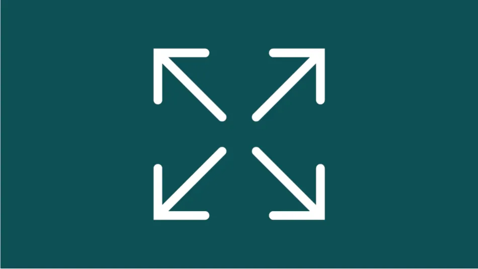 White icon of four arrows pointing towards the corders of a square on green background.