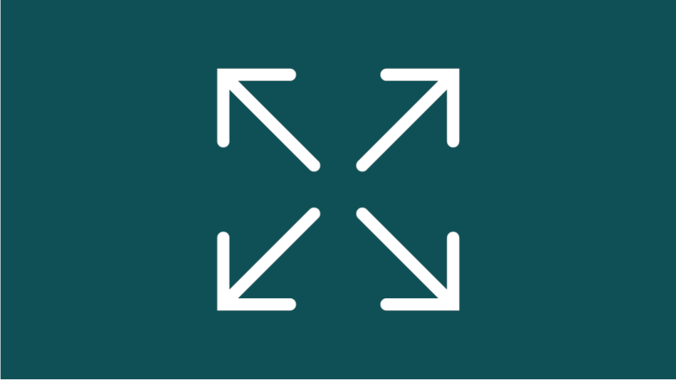 White icon of four arrows pointing towards the corders of a square on green background.