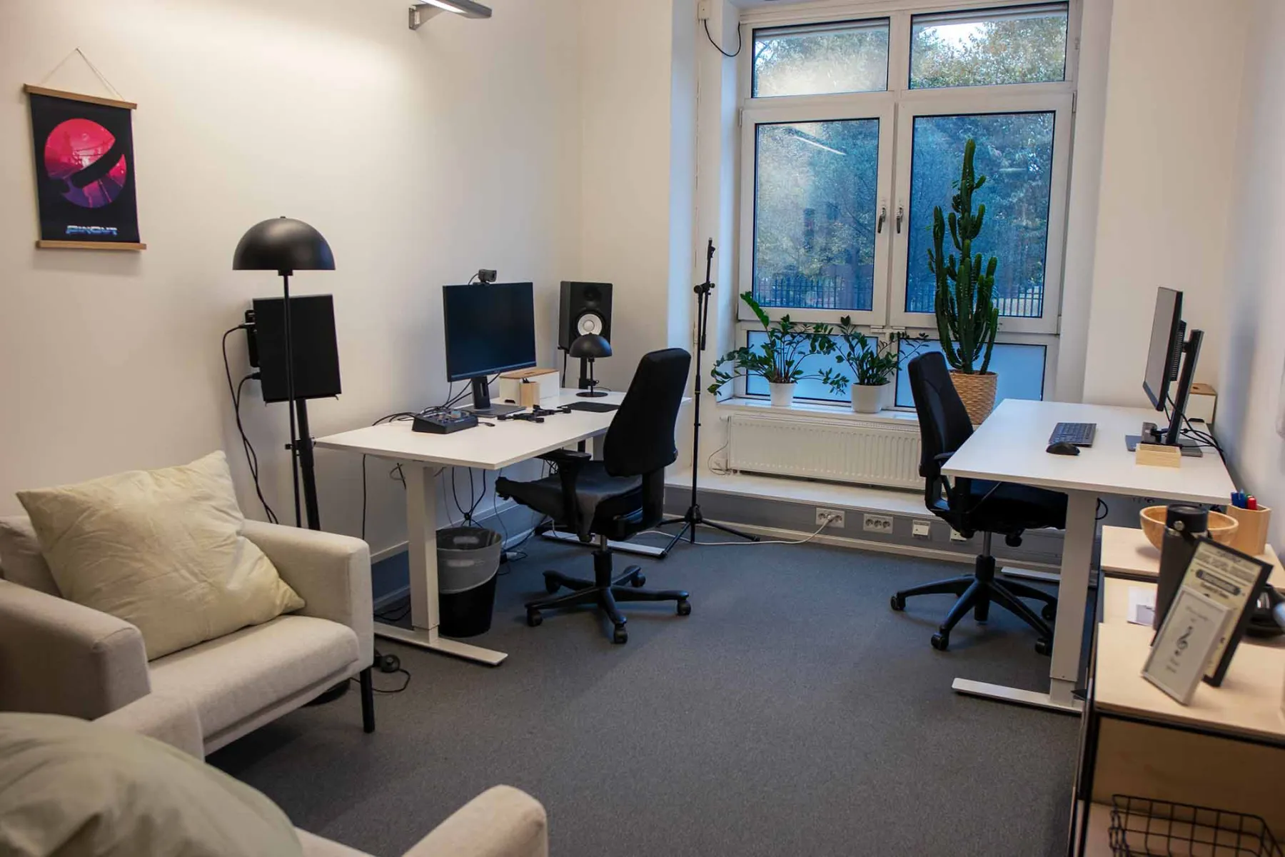 Office room with tables, chairs and monitors